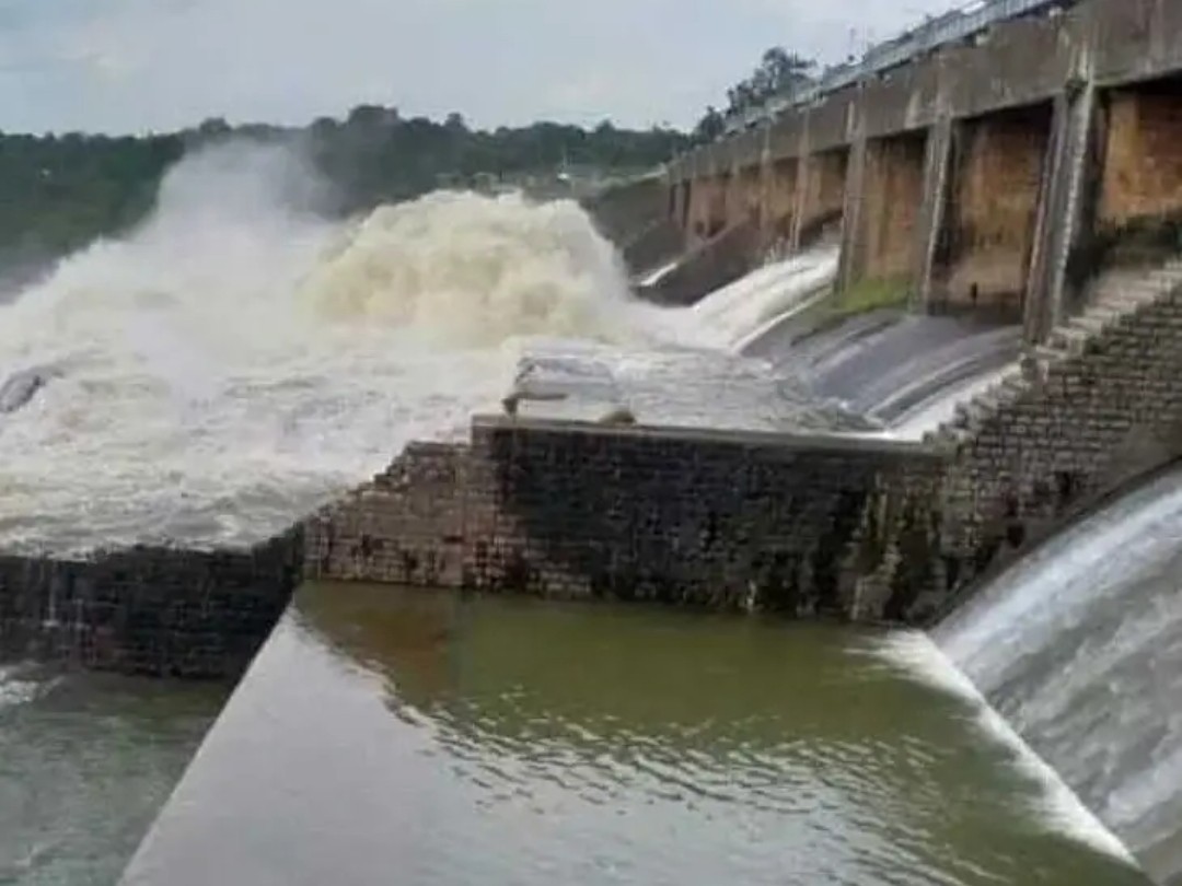 నిజాంసాగర్ ప్రాజెక్టు ఒక గేటు ఎత్తివేత