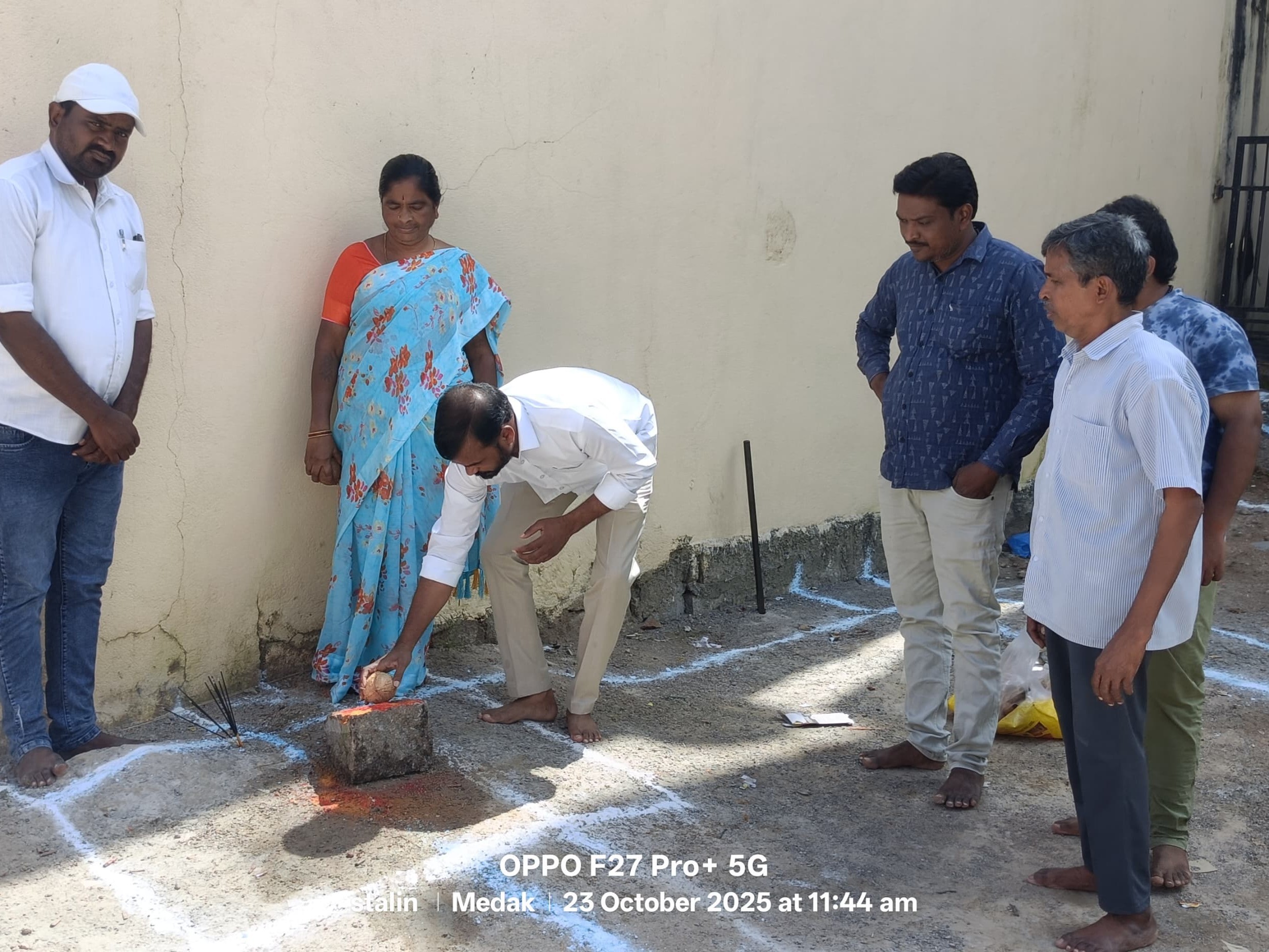 ఇందిరమ్మ ఇంటి నిర్మాణ పనులు ప్రారంభం