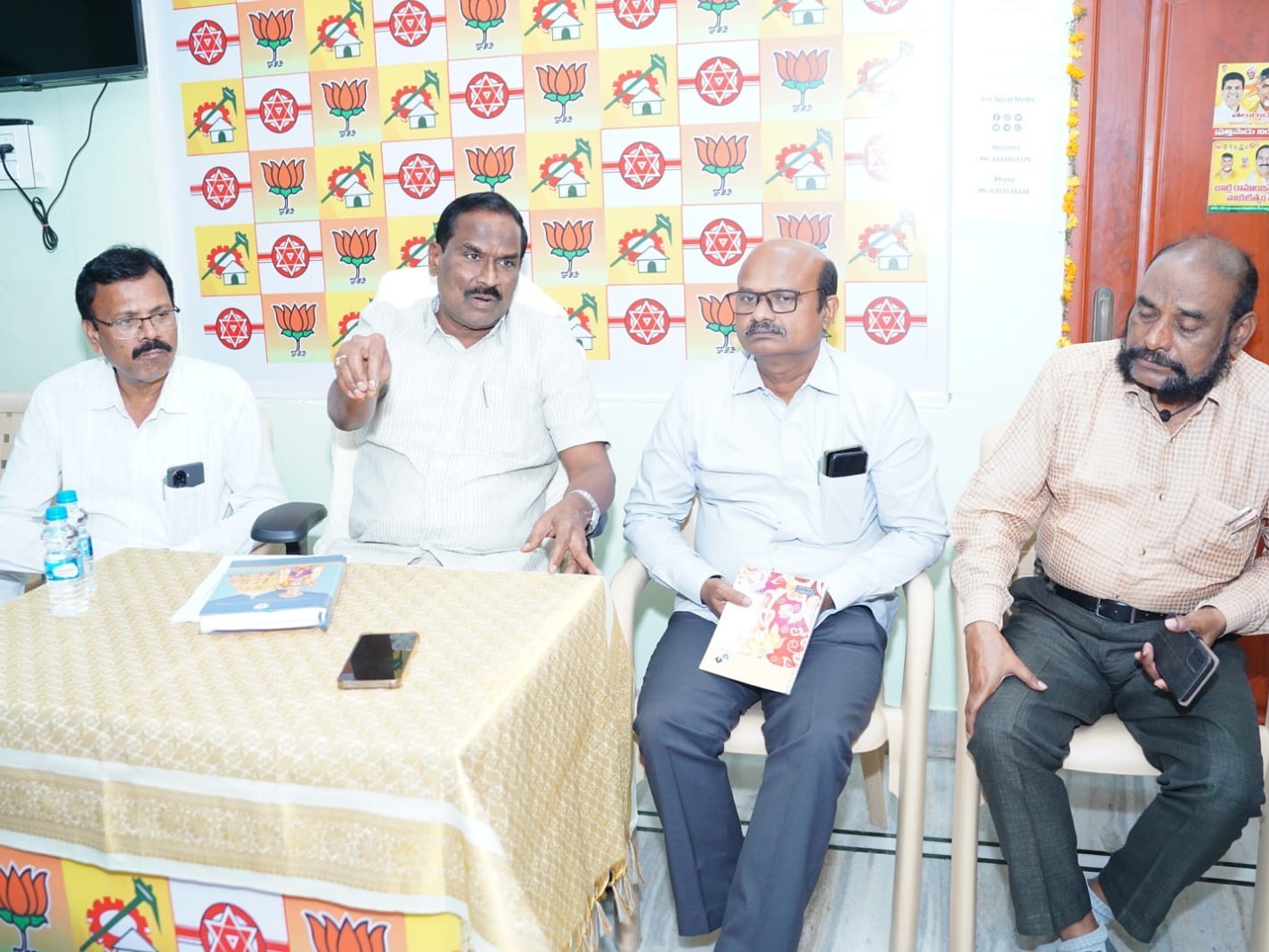 ‘పేదల అభివృద్ధికి జీవనోపాధి కల్పనపై దృష్టి’