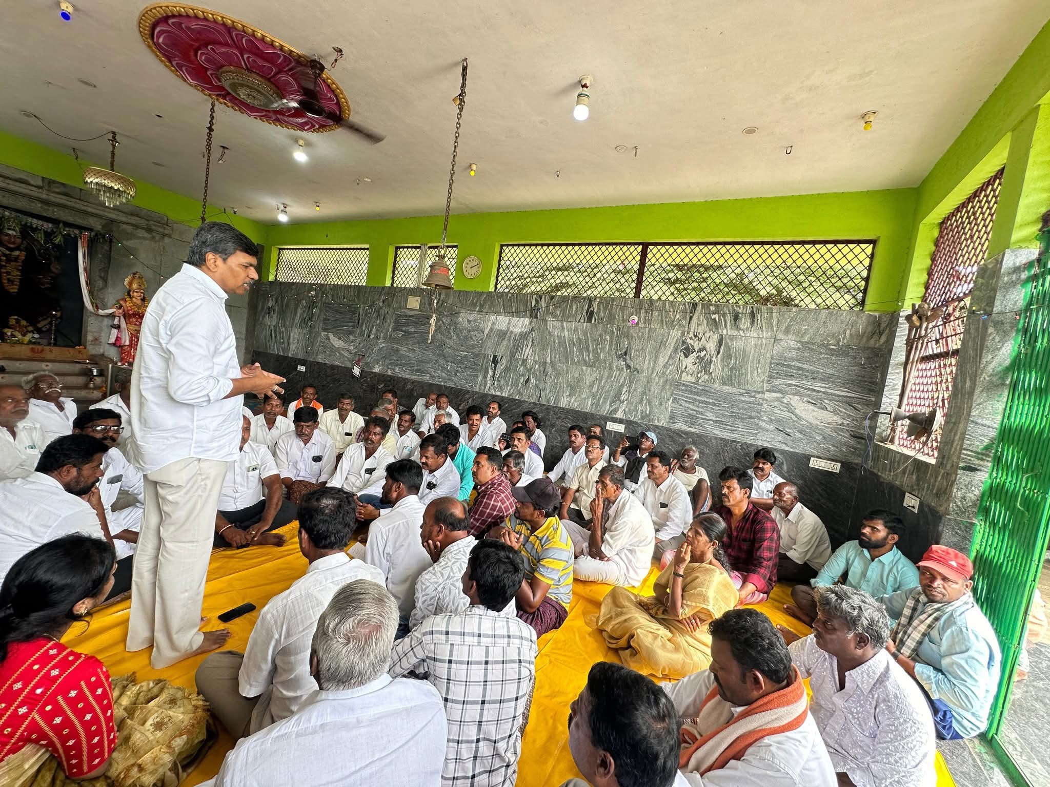 ప్రైవేటీకరణతో పేద విద్యార్థులకు నష్టం: శ్రీధర్ రెడ్డి
