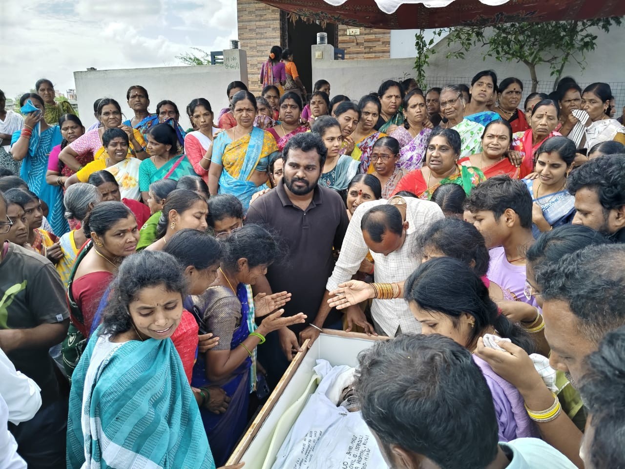 స్వగ్రామం చేరుకున్న మృతదేహం