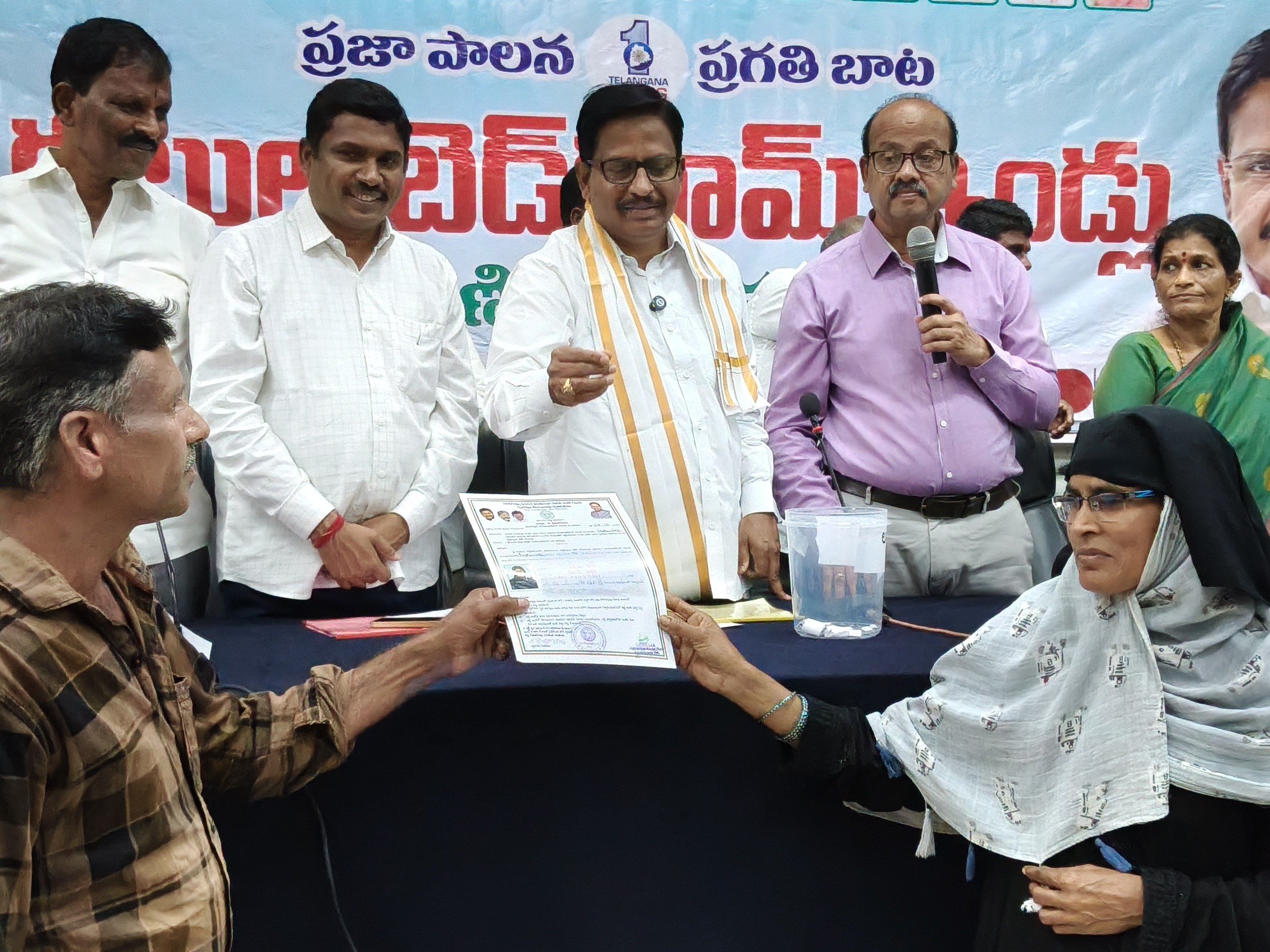 పారదర్శకంగా బహుళ అంతస్తు ఇందిరమ్మ ఇళ్ల పంపిణీ: ఎమ్మెల్యే