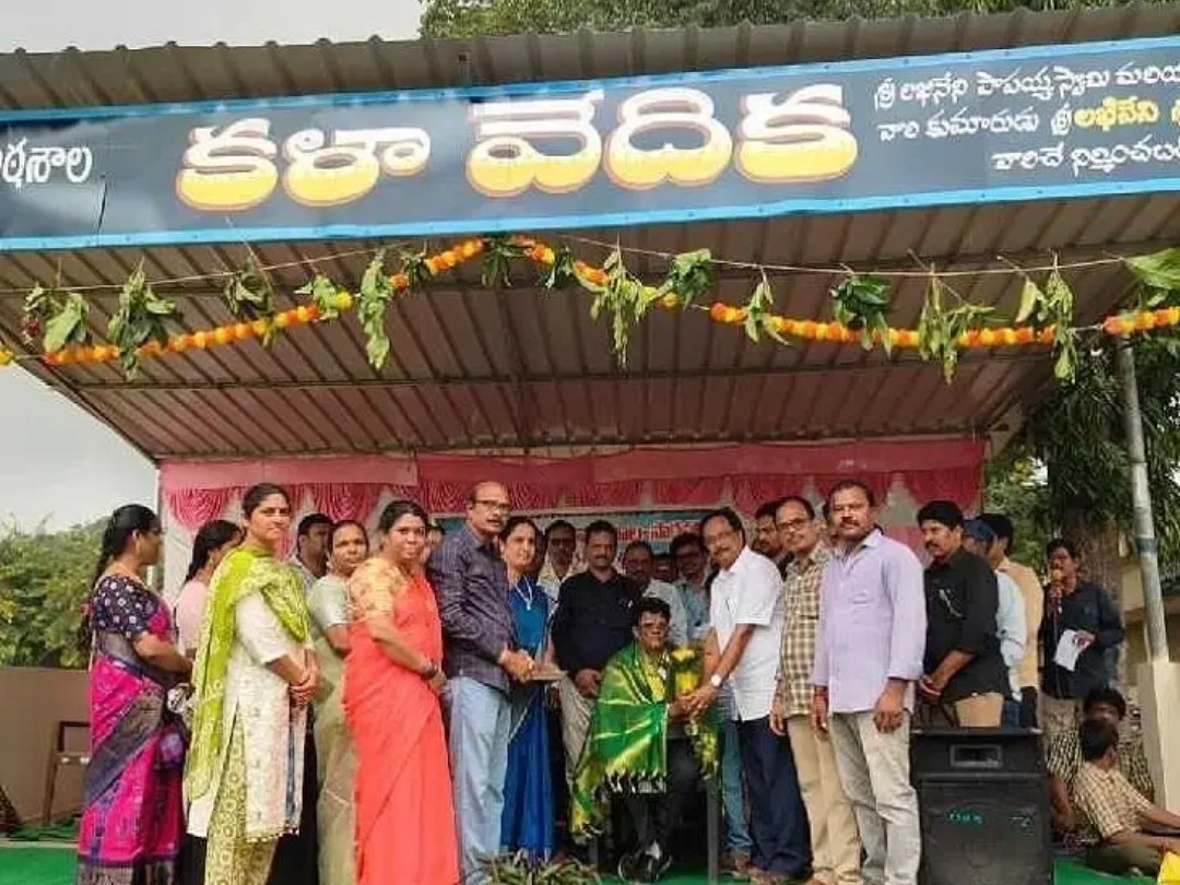 నూతన కళా వేదికను ప్రారంభించిన ఎంపీడీవో