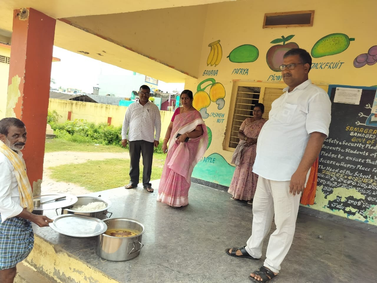 ‘మధ్యాహ్న భోజన పథకం సక్రమంగా అమలు చేయండి’