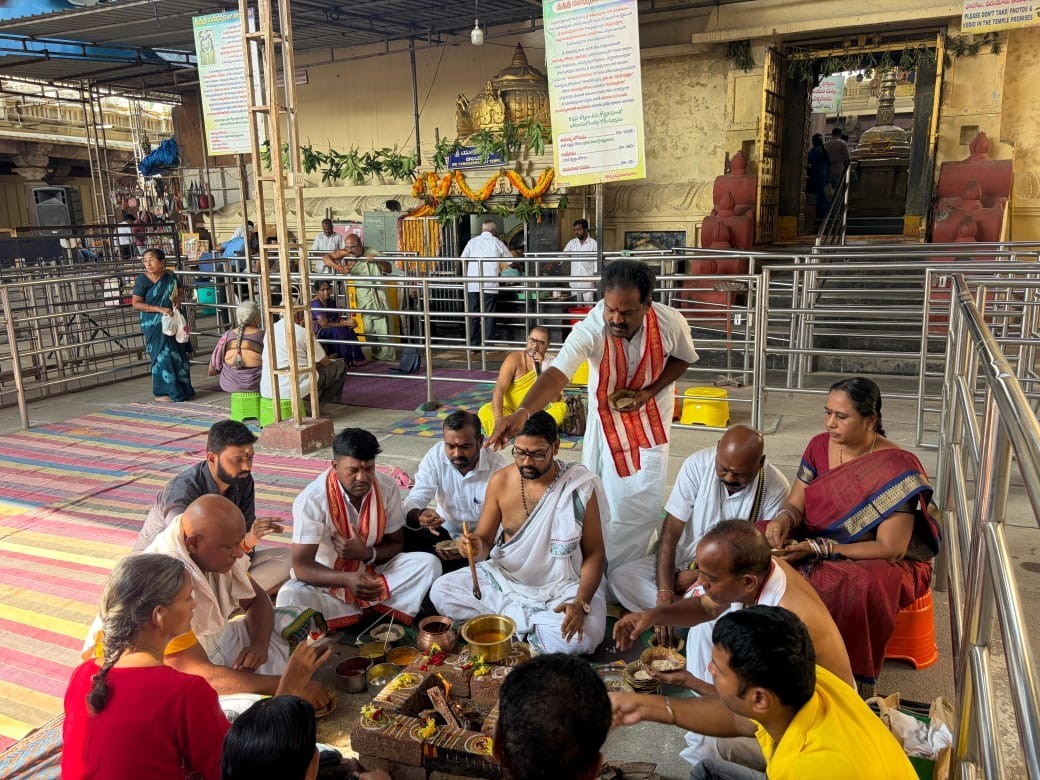 శ్రీ లక్ష్మీనరసింహస్వామి ఆలయంలో ఆయుష్య హోమం