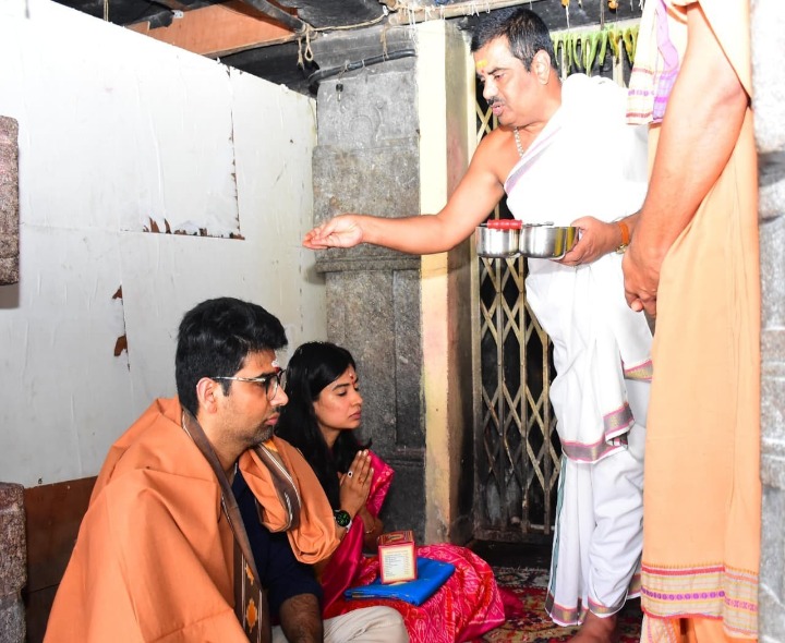 అదనపు కలెక్టర్ దంపతుల ప్రత్యేక పూజలు