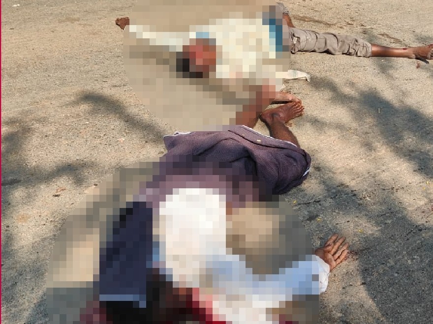 రోడ్డు ప్రమాదంలో ఇద్దరు స్పాట్ డెడ్
