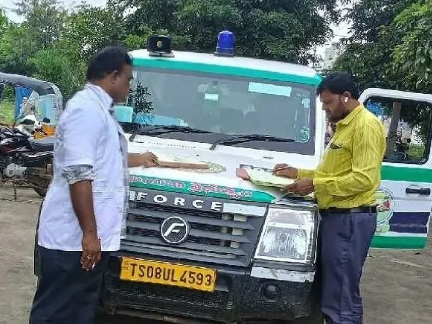 ‘102 అంబులెన్స్ సేవలను వినియోగించుకోవాలి’