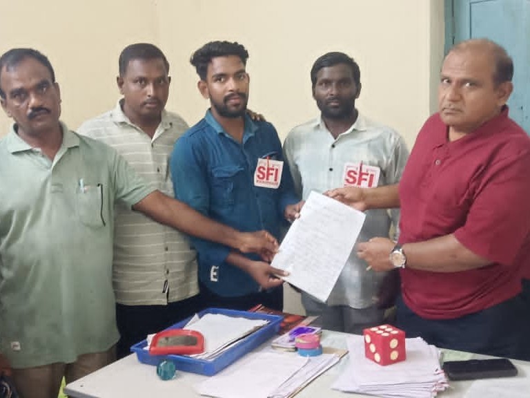 గుర్తింపు లేని పాఠశాలలను రద్దు చేయాలి: SFI