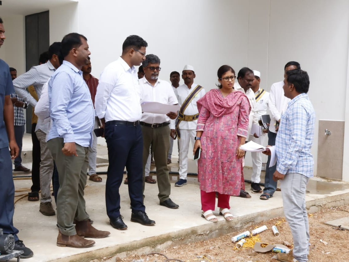 ‘చేనేత ఎక్సలెన్స్ సెంటర్ నిర్మాణ పనులు పూర్తి చేయాలి’