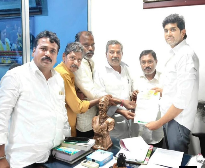 CMRF చెక్కుల పంపిణీ చేసిన ఎమ్మెల్యే అస్మిత్