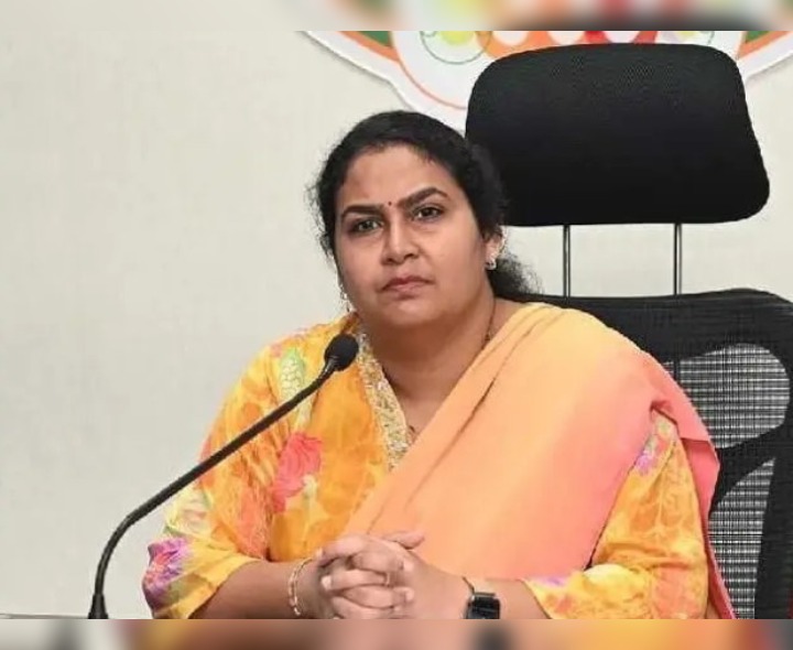 గరుడ వారధిపై సూచిక బోర్డుల ఏర్పాటు: మౌర్య