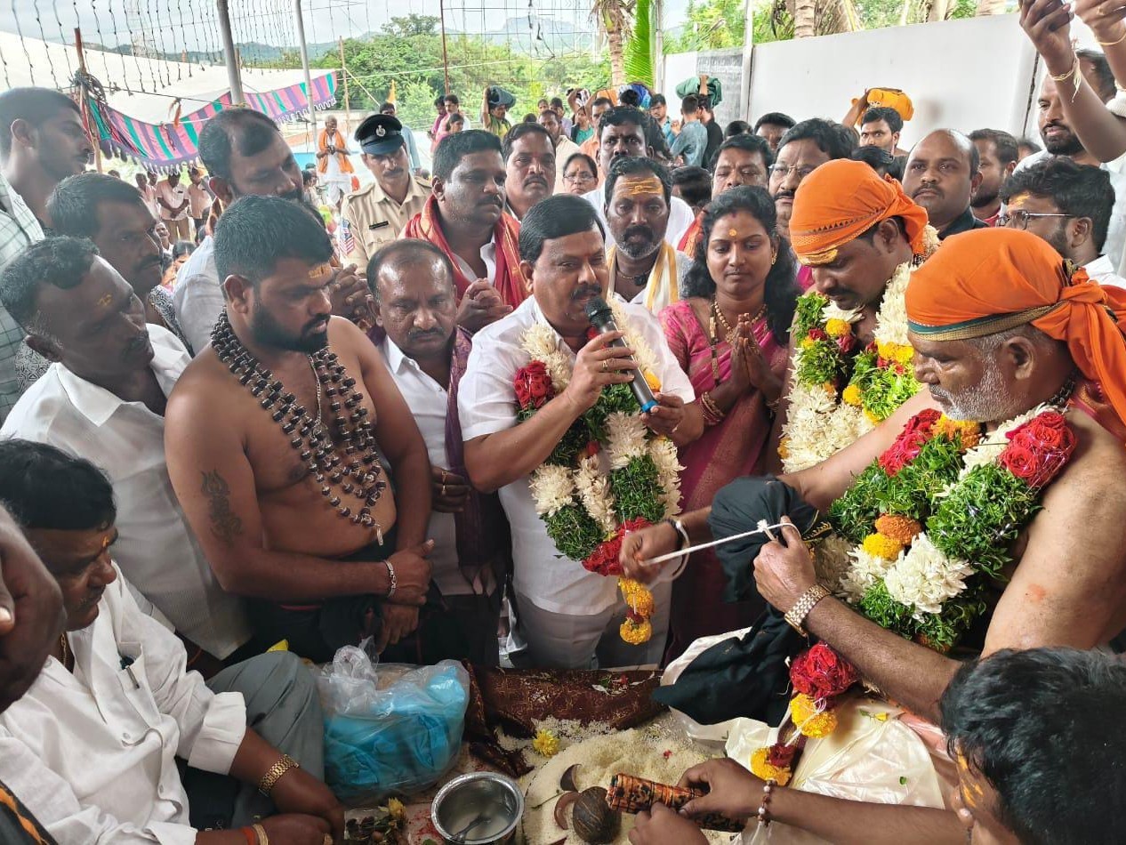 మహా పాదయాత్ర పూజలో పాల్గొన్న ఎమ్మెల్యే బాలునాయక్