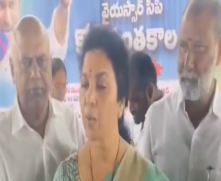 ‘విద్య వైద్య రంగాలు నిర్వీర్యం చేస్తున్నారు’