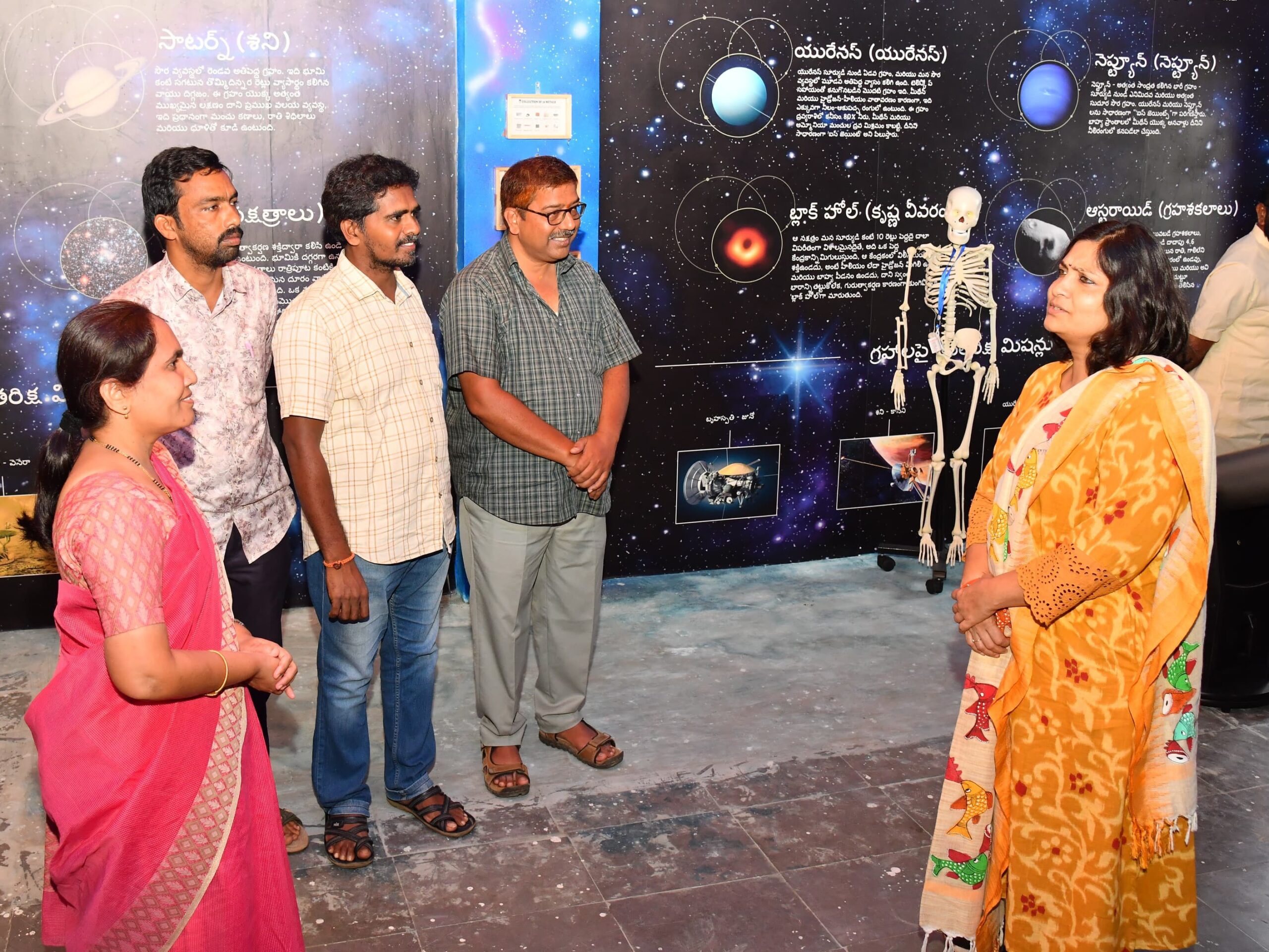 స్కూల్‌ను సందర్శించిన కలెక్టర్