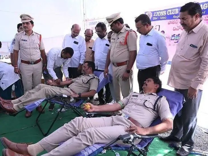 గోదావరిఖనిలో మెగా రక్తదానం