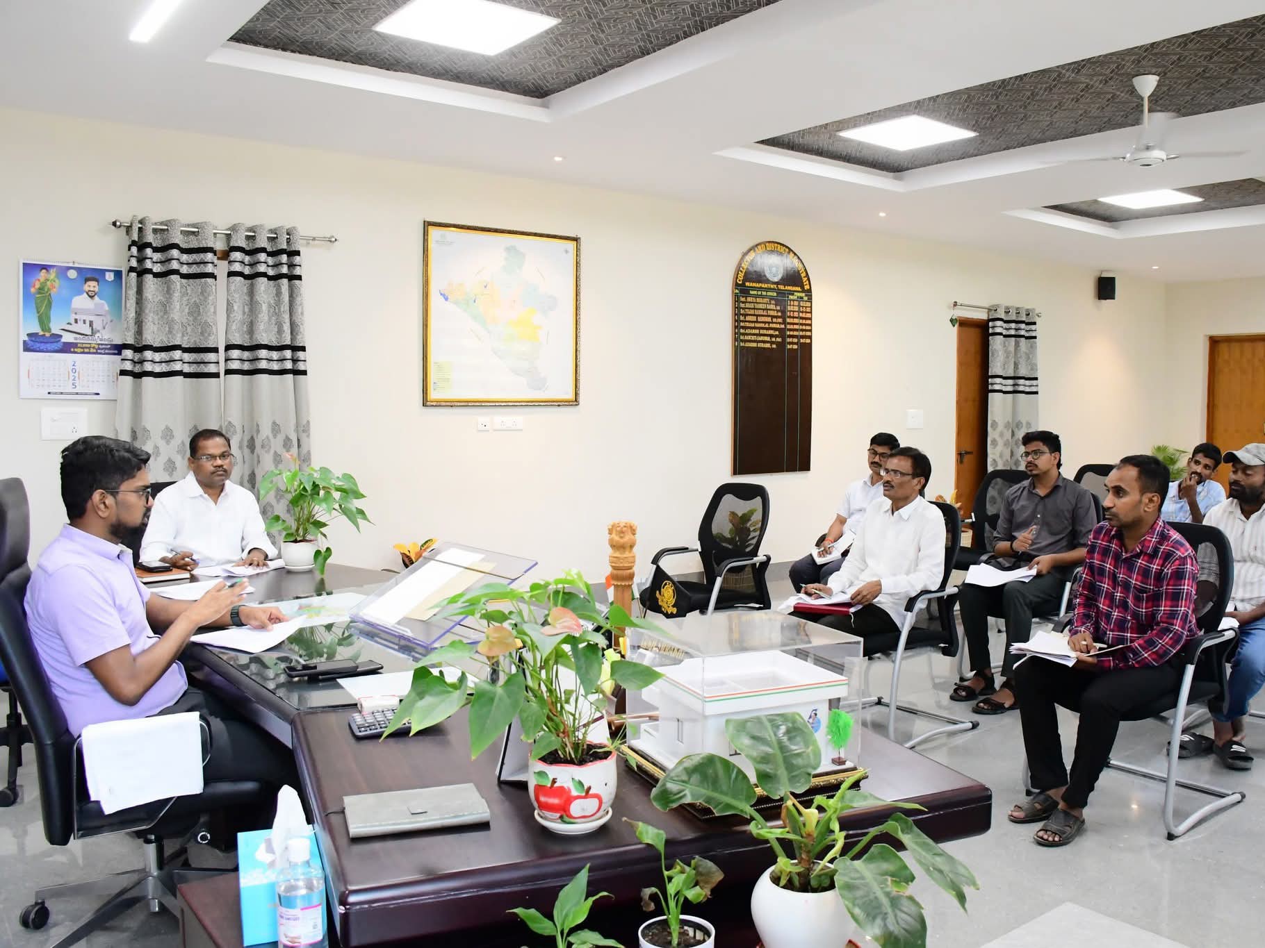 పనులు సకాలంలో పూర్తి చేయండి: కలెక్టర్