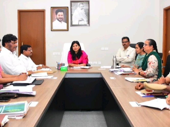 ‘జిల్లాను అన్ని రంగాల్లో ప్రథమ స్థానంలో నిలపాలి’