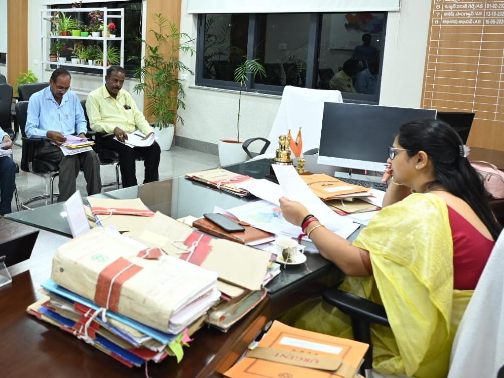 ‘నిర్మాణ పనులు వేగంగా పూర్తి చేయాలి’