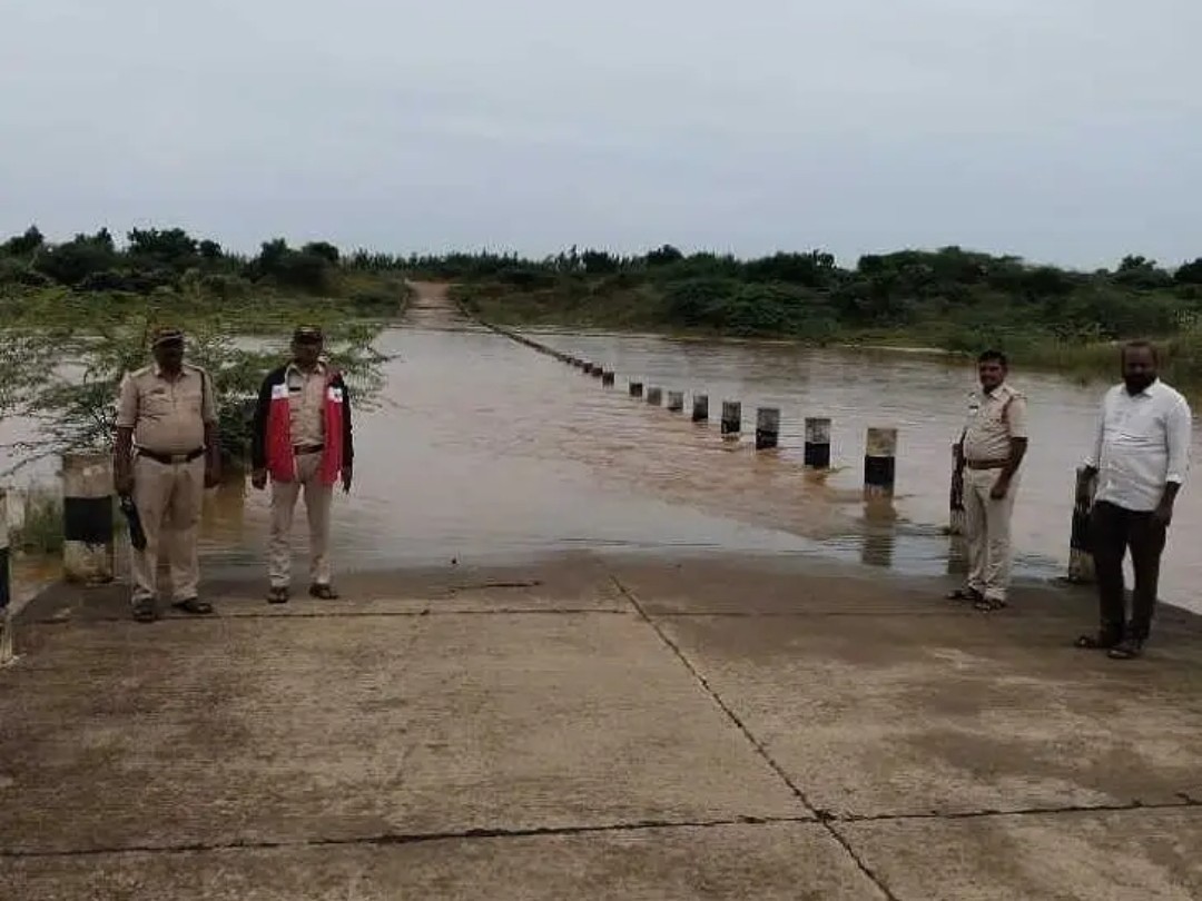 ఉధృతంగా ప్రవహిస్తున్న పిల్లాపేరు వాగు