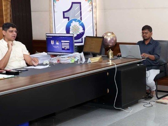 ‘ఇళ్ల నిర్మాణ పనుల్లో నిర్లక్ష్యం వహిస్తే కఠిన చర్యలు’