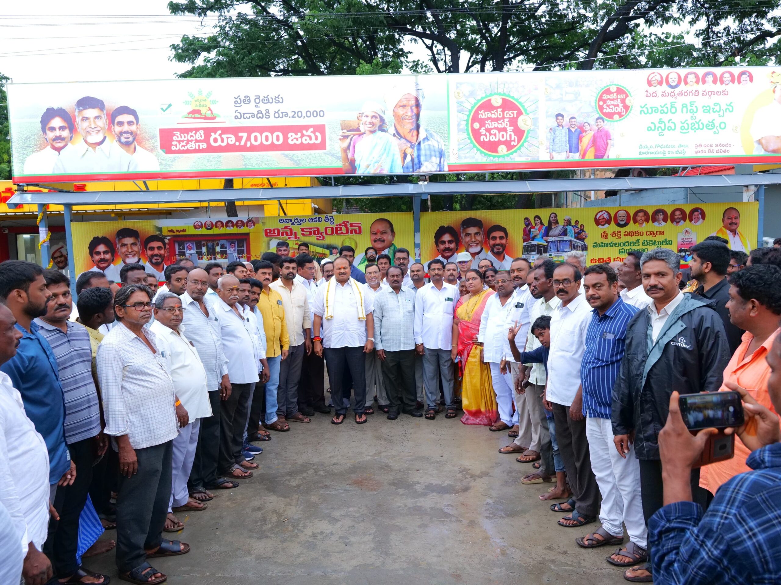 సత్తెనపల్లిలో కొత్త బస్సు షెల్టర్ ప్రారంభం