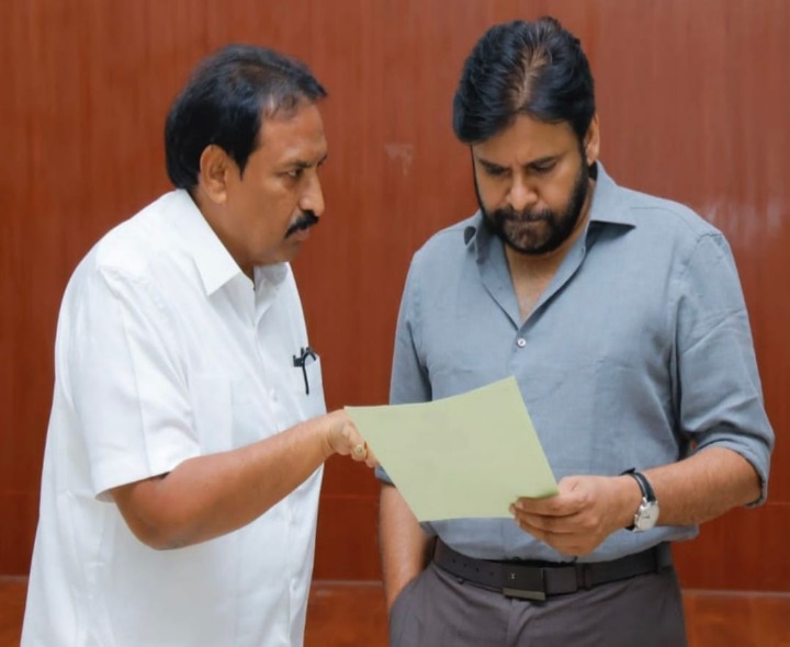 పవన్ కళ్యాణ్‌ను కలిసిన కొత్తపేట ఎమ్మెల్యే బండారు