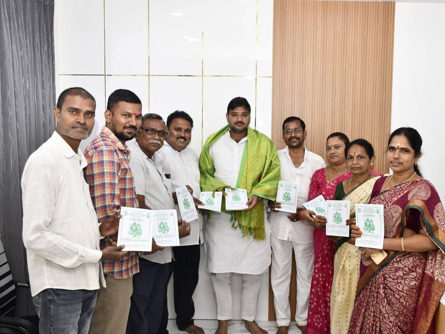 కళాకారులకు అండగా ఉంటాం: MLA నసీర్