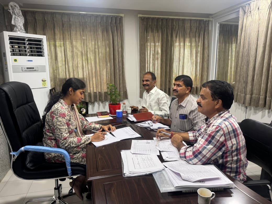 అభివృద్ధి పనులపై సమీక్ష సమావేశం నిర్వహించిన ఎమ్మెల్యే