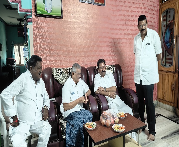 ‘వైసీపీ సీనియర్ నాయకుడుని పరామర్శించిన బీజేపీ నాయకుడు’