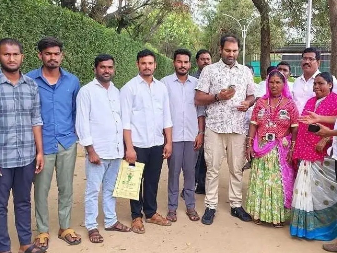 భూమి ఆక్రమణపై ఎమ్మెల్యేకు ఫిర్యాదు