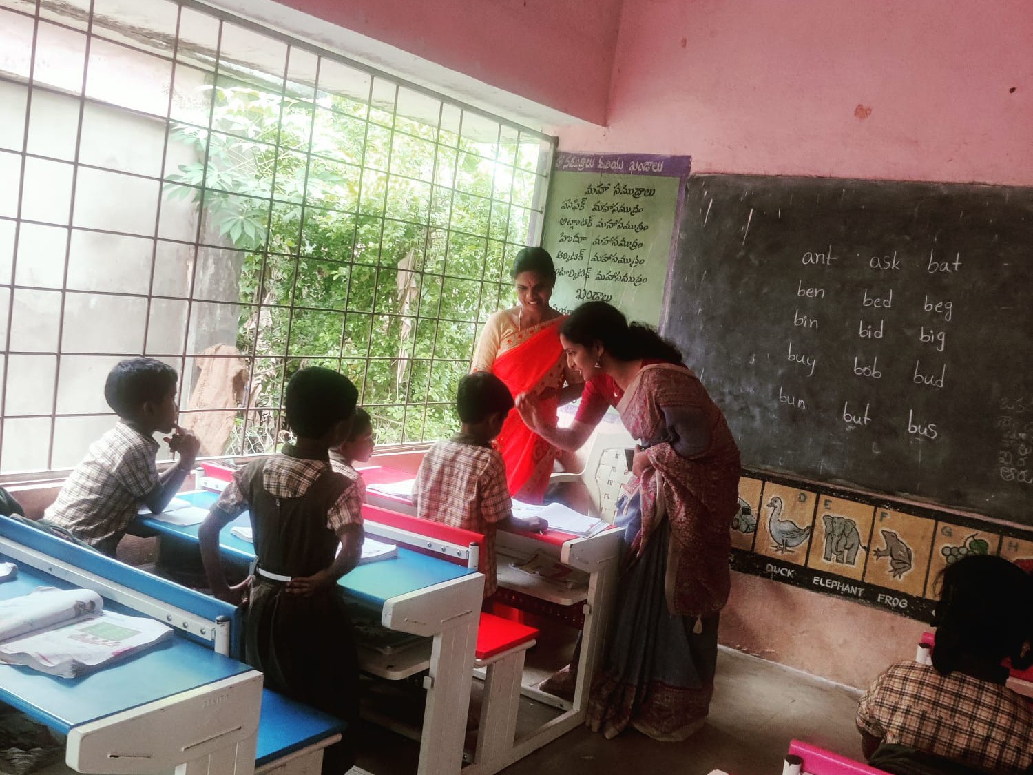 పలు మండలాల్లో ఐటీడీఏ పీవో సుడిగాలి పర్యటన