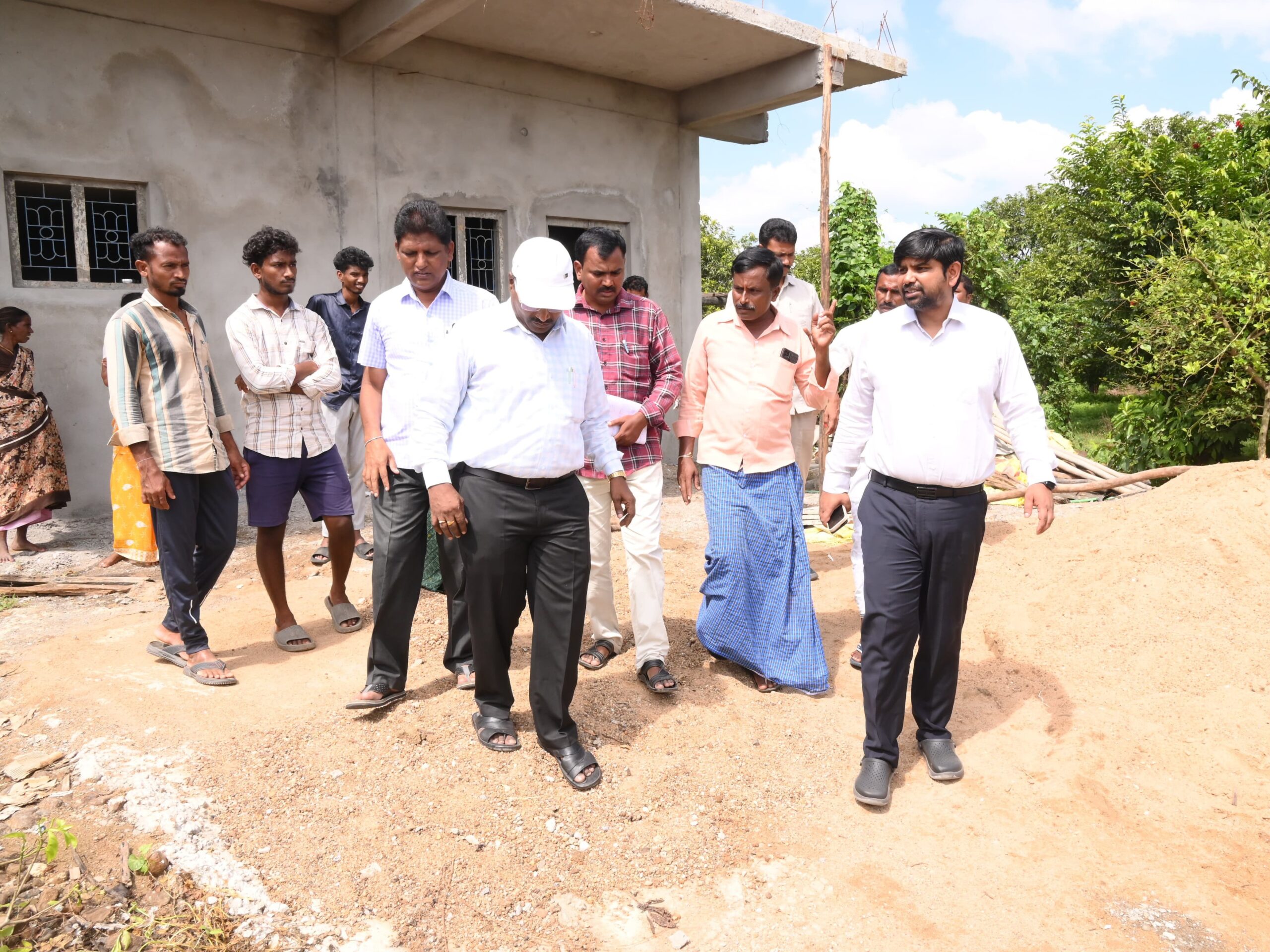 ఇందిరమ్మ ఇళ్ల నిర్మాణ పనులు పరిశీలన