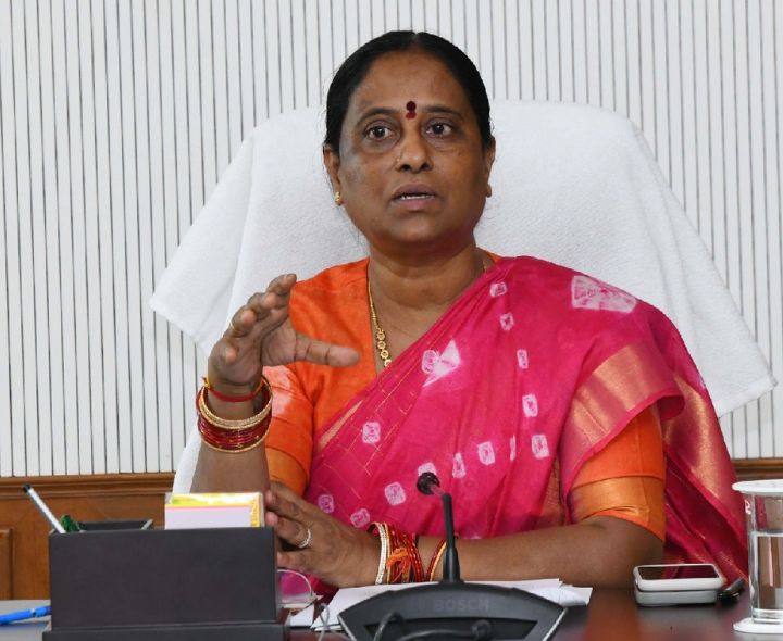 కూతురు మాటలకు కొండా సురేఖ క్షమాపణలు