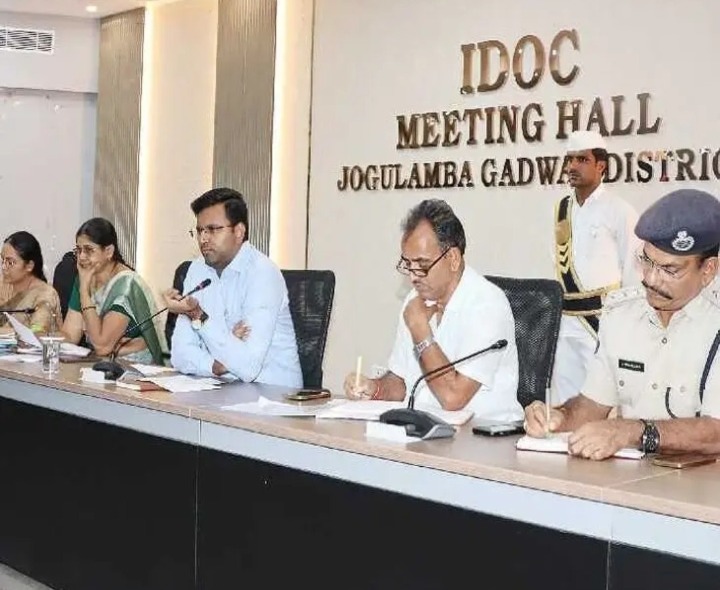 పత్తి కొనుగోళ్లకు స్లాట్ బుకింగ్ తప్పనిసరి: కలెక్టర్
