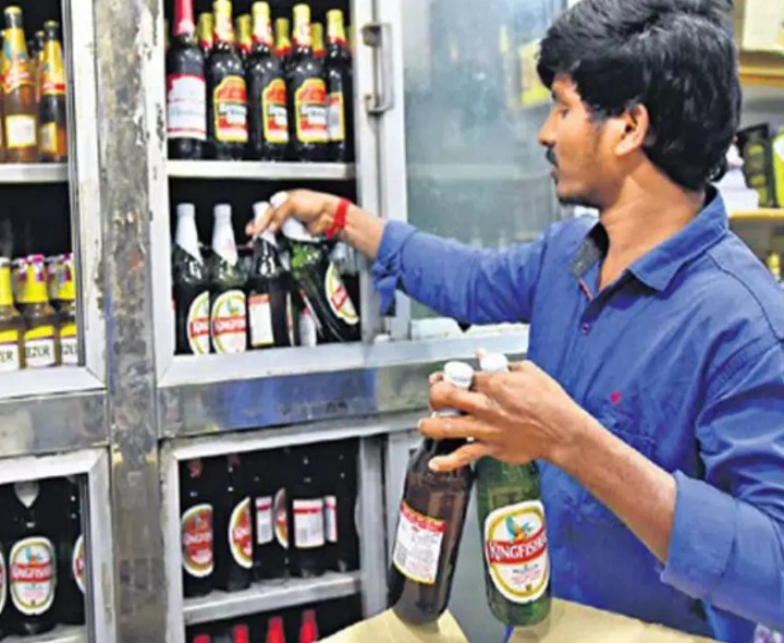 మద్యం టెండర్లకు 1,808 దరఖాస్తులు