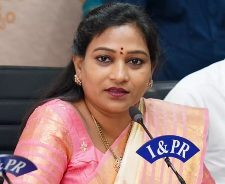 ప్రమాదస్థలికి హోంమంత్రి అనిత