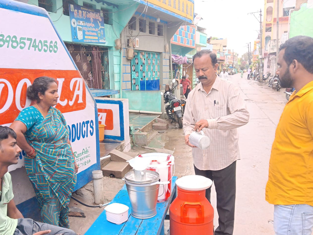 కల్తీ లేని స్వచ్ఛమైన పాలను అందించాలి: కమిషనర్
