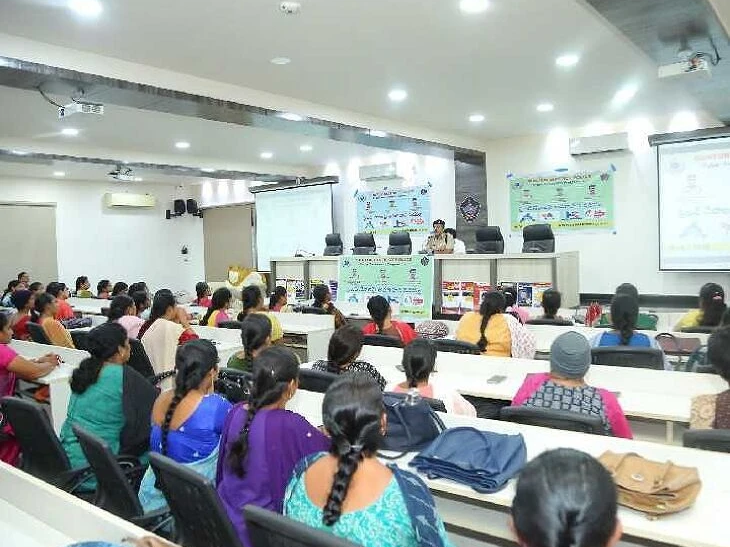 సైబర్ నేరాలు, మోసాలపై అవగాహన కల్పించాలి: ఎస్పీ