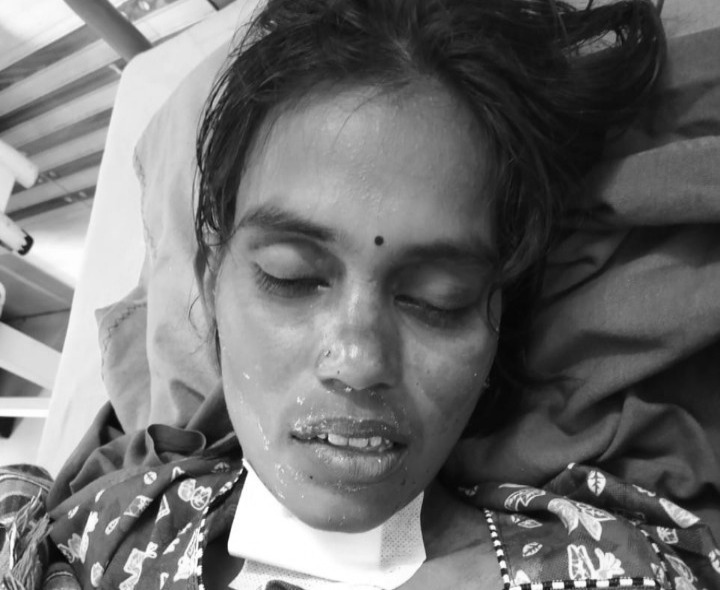 గొంతు కోసుకొని మహిళ ఆత్మహత్య