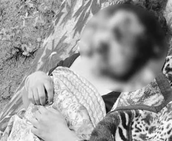 భార్యను గొడ్డలితో నరికి చంపిన భర్త
