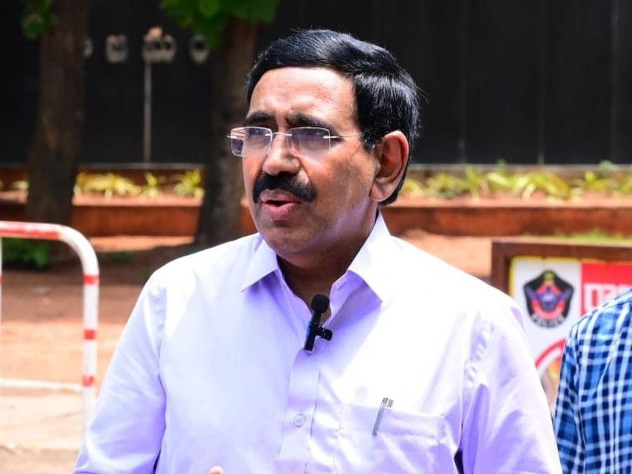 సుబ్బానాయుడు కుటుంబాన్ని పరామర్శించిన మంత్రి