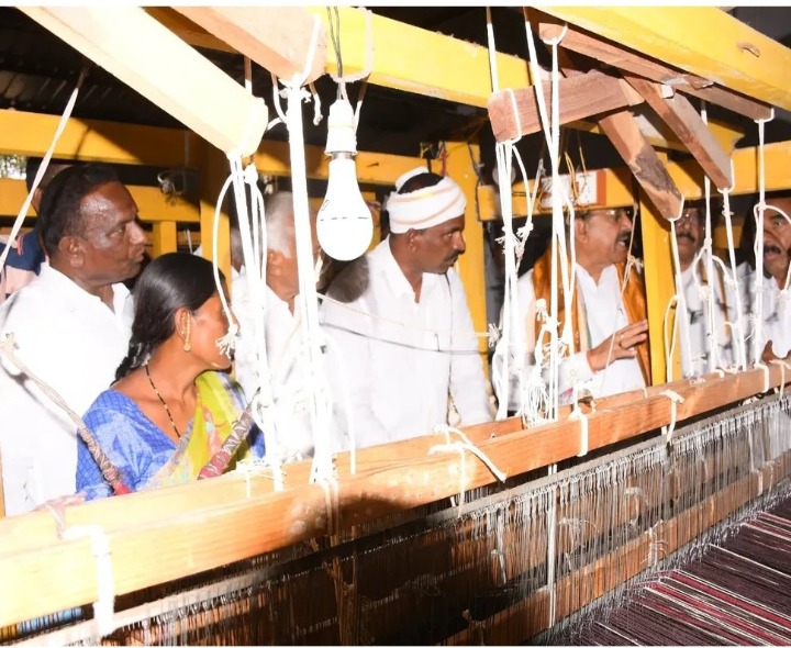 కురుమూర్తి స్వామి పట్టు వస్త్రాల తయారీ పరిశీలన