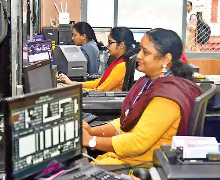 ఆ రైల్వే స్టేషన్‌లో ఉద్యోగులంతా మహిళలే