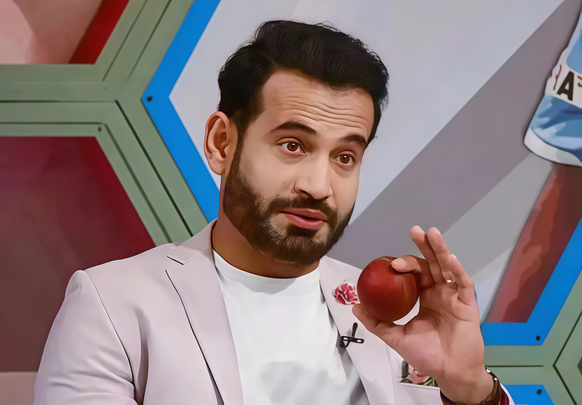 కోహ్లీ.. వారి కామెంట్లు పట్టించుకోకు: పఠాన్