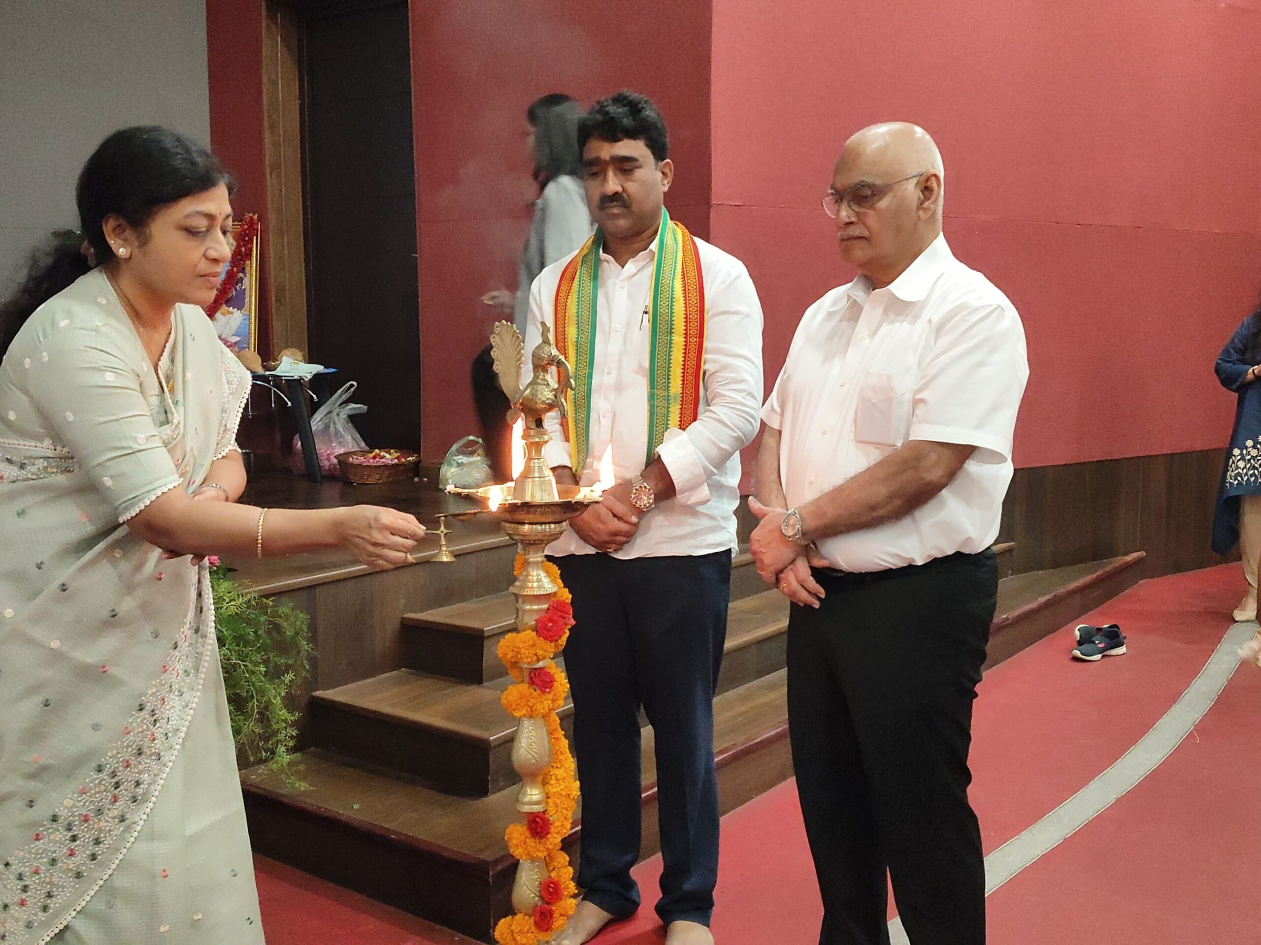 ఉత్తమ ప్రమాణాలతో విద్యను అందించాలి: ఎమ్మెల్యే