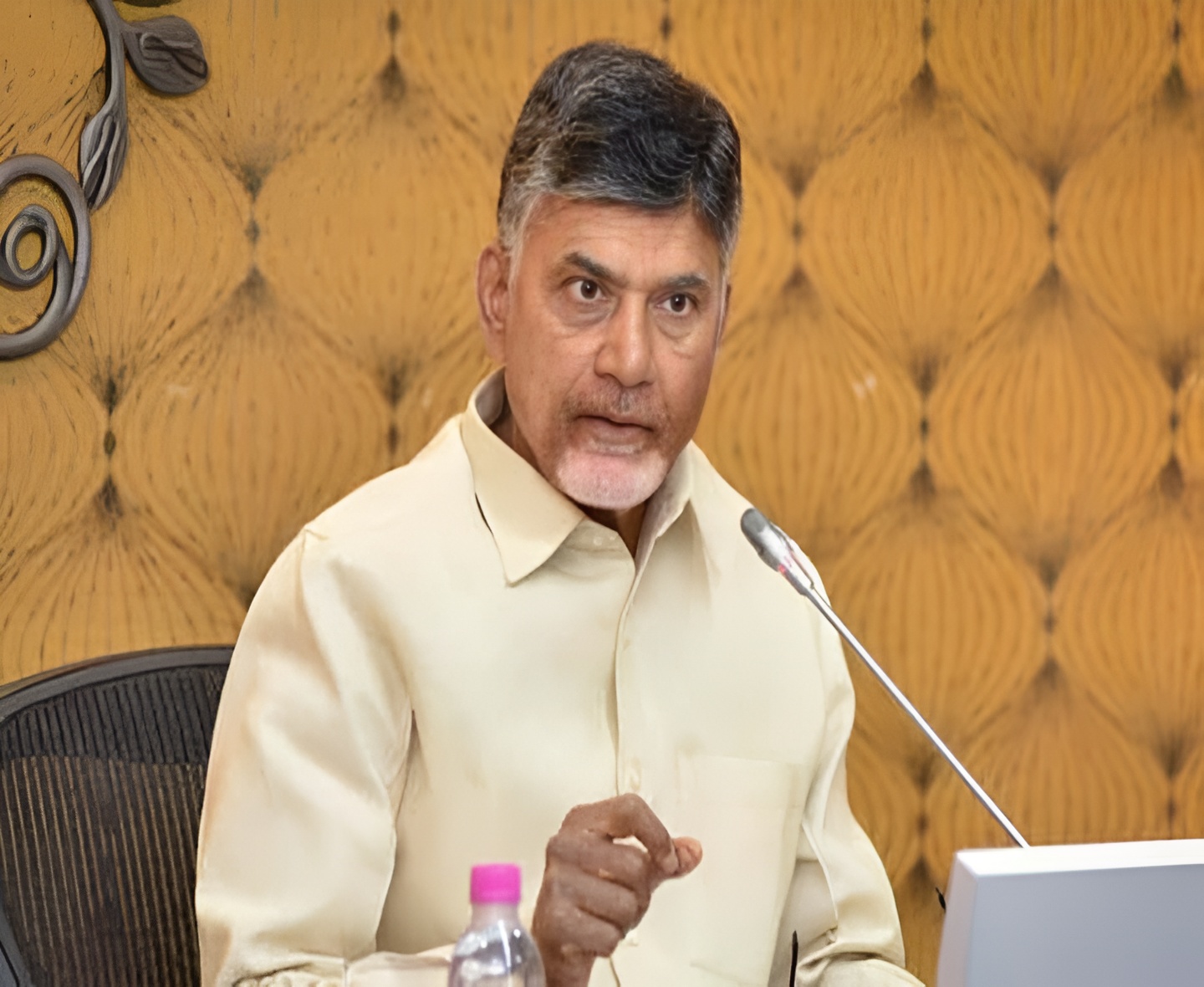 బాధ్యులపై కఠిన చర్యలుంటాయి: చంద్రబాబు