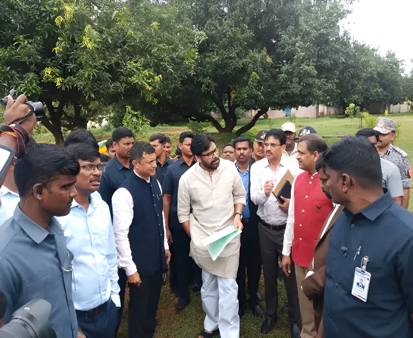 అటవీశాఖ అధికారులతో పవన్ భేటీ
