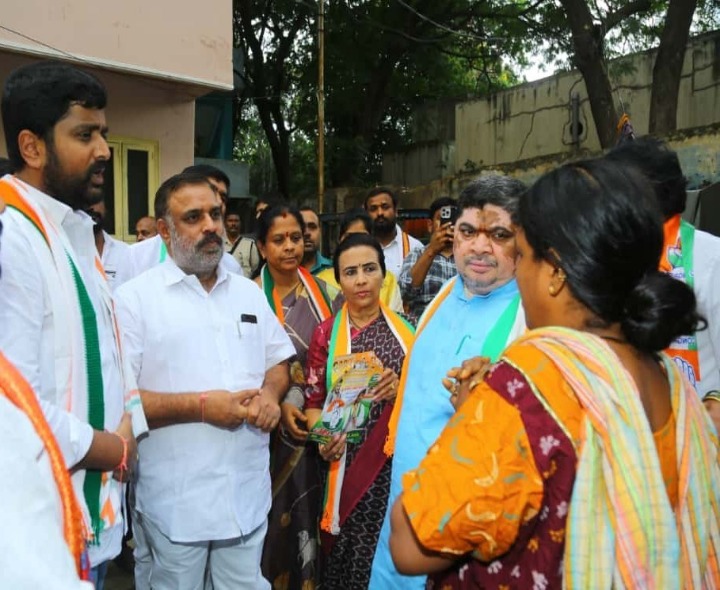 ప్రచారంలో పాల్గొన్న ఝాన్సీ రెడ్డి