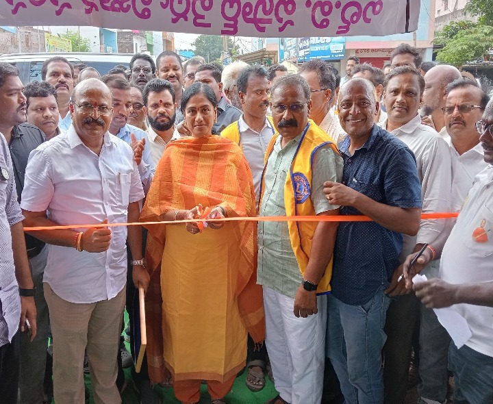 ‘ఉచిత వైద్య శిబిరాన్ని ప్రజల సద్వినియోగం చేసుకోవాలి’